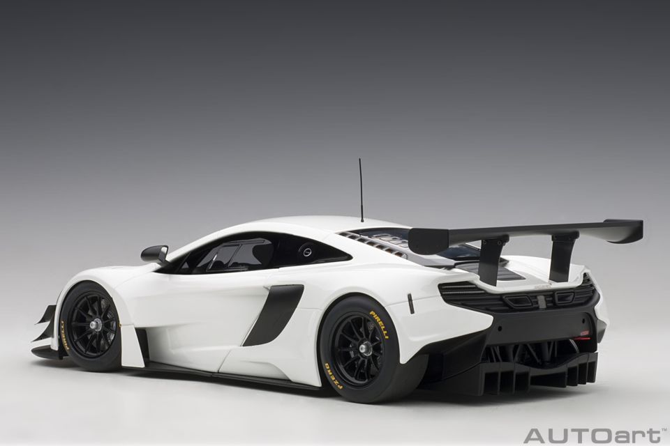 AUTOART MCLAREN 650S GT3 1:18  (81640)