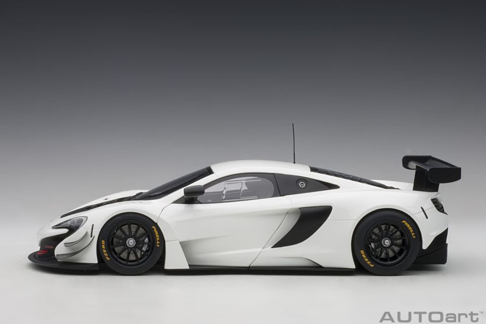 AUTOART MCLAREN 650S GT3 1:18  (81640)