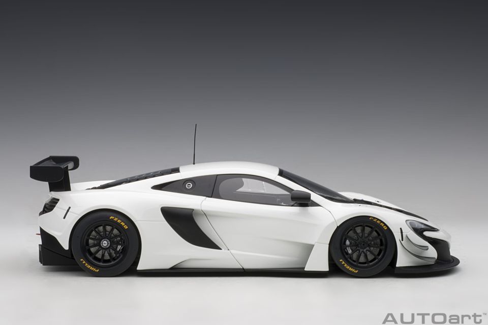 AUTOART MCLAREN 650S GT3 1:18  (81640)