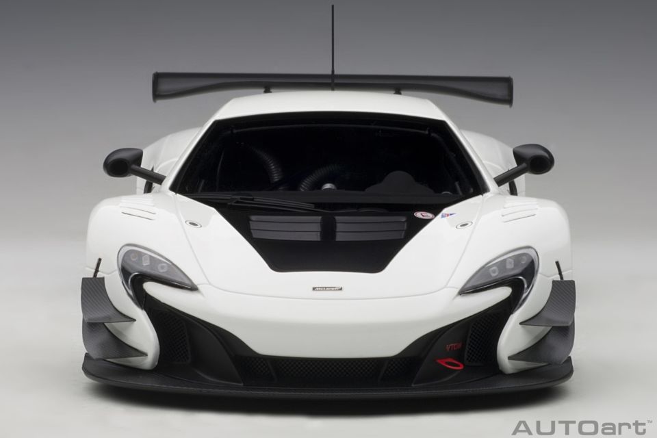 AUTOART MCLAREN 650S GT3 1:18  (81640)