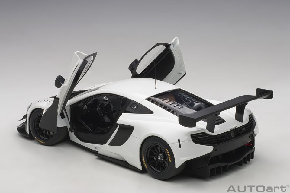 AUTOART MCLAREN 650S GT3 1:18  (81640)