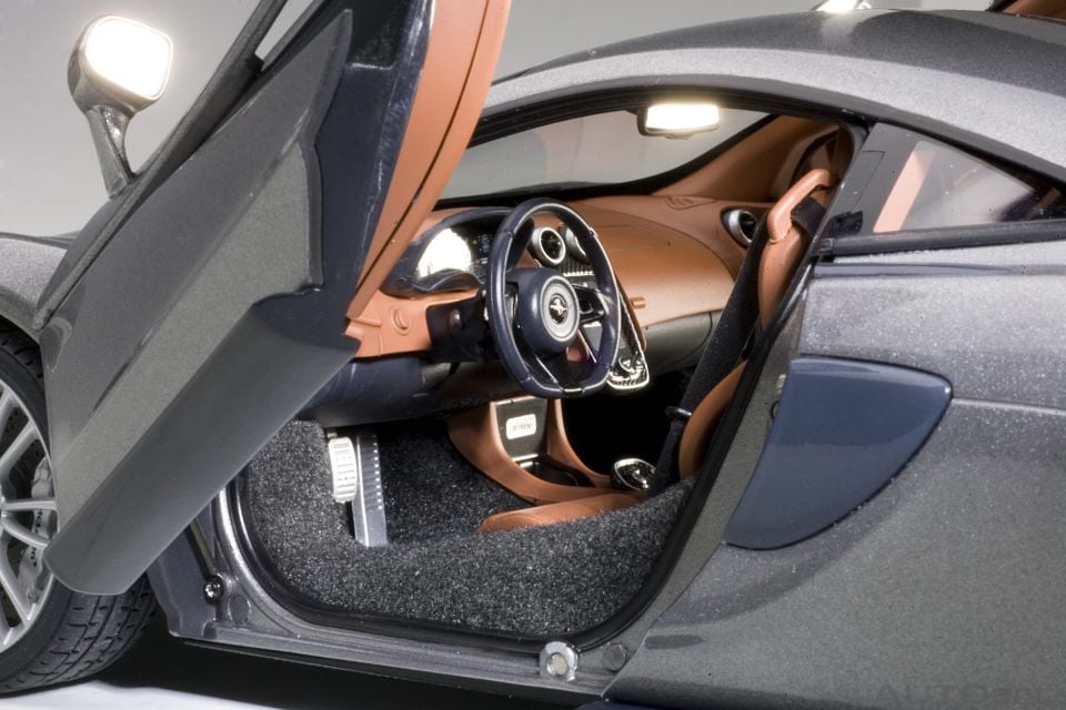 AUTOART MCLAREN 570S 1:18 (76043)