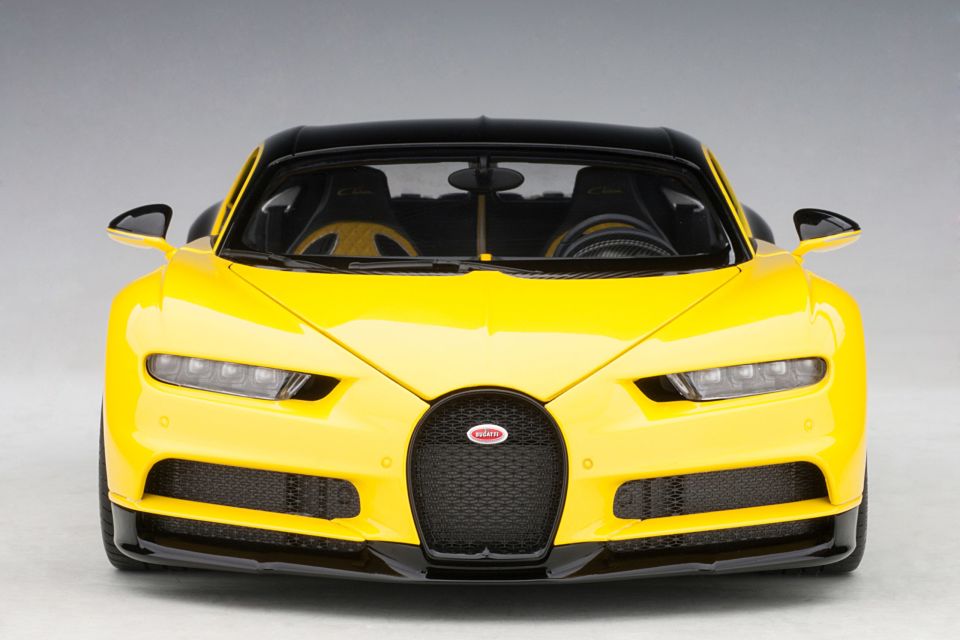 1:18 Autoart 2017 Bugatti Chiron (Jaune MolsheimNocturne Black)