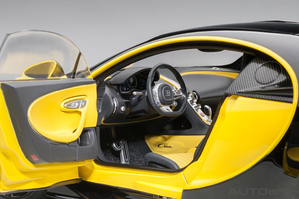 1:18 Autoart 2017 Bugatti Chiron (Jaune MolsheimNocturne Black)