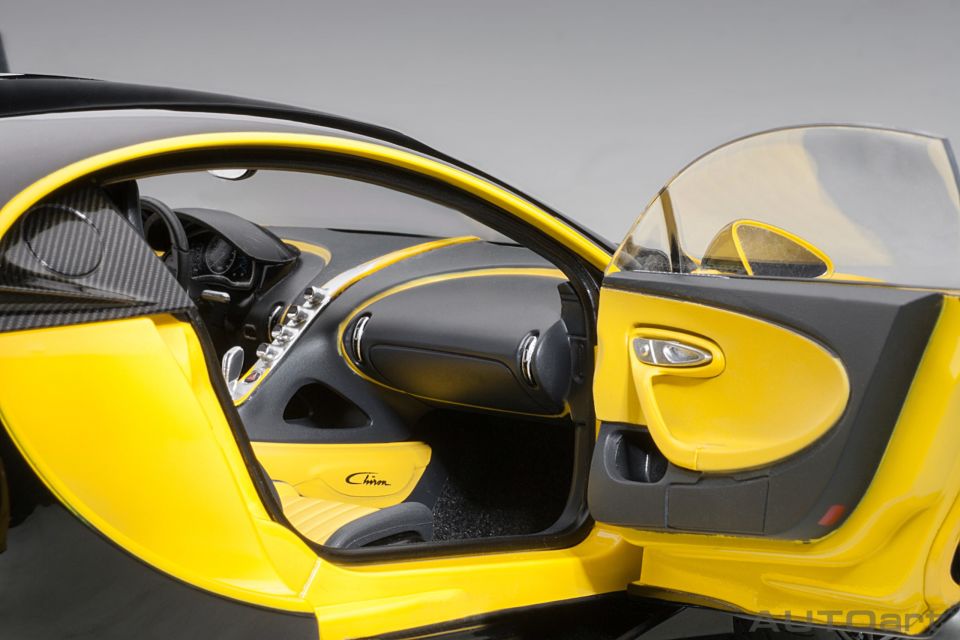 1:18 Autoart 2017 Bugatti Chiron (Jaune MolsheimNocturne Black)