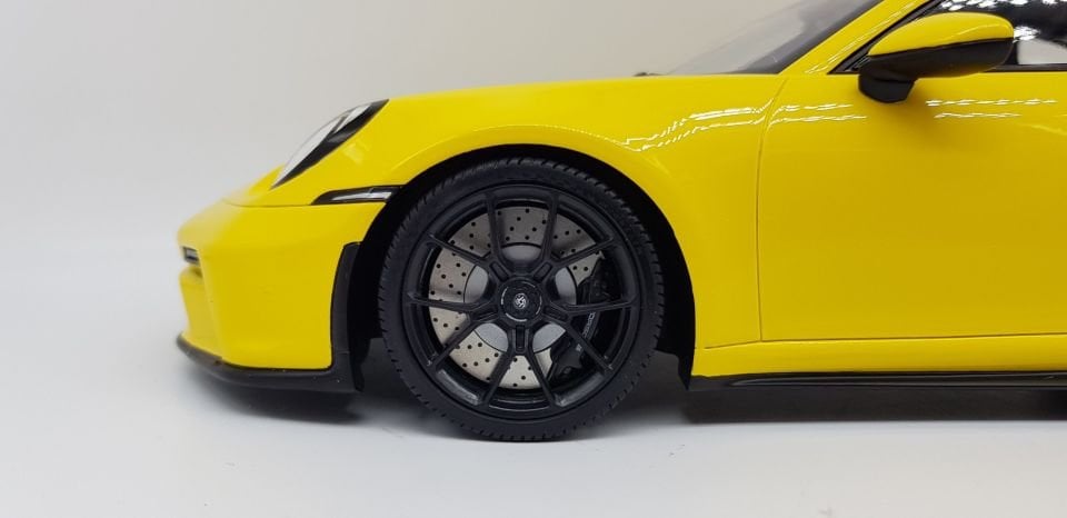 MINICHAMPS PORSCHE 911 (992) GT3 TOURING 2022 (117069021) 1:18