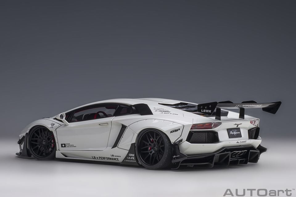 AUTOART LAMBORGHINI LIBERTY WALK AVENTADOR LMTD 1:18 (79241)