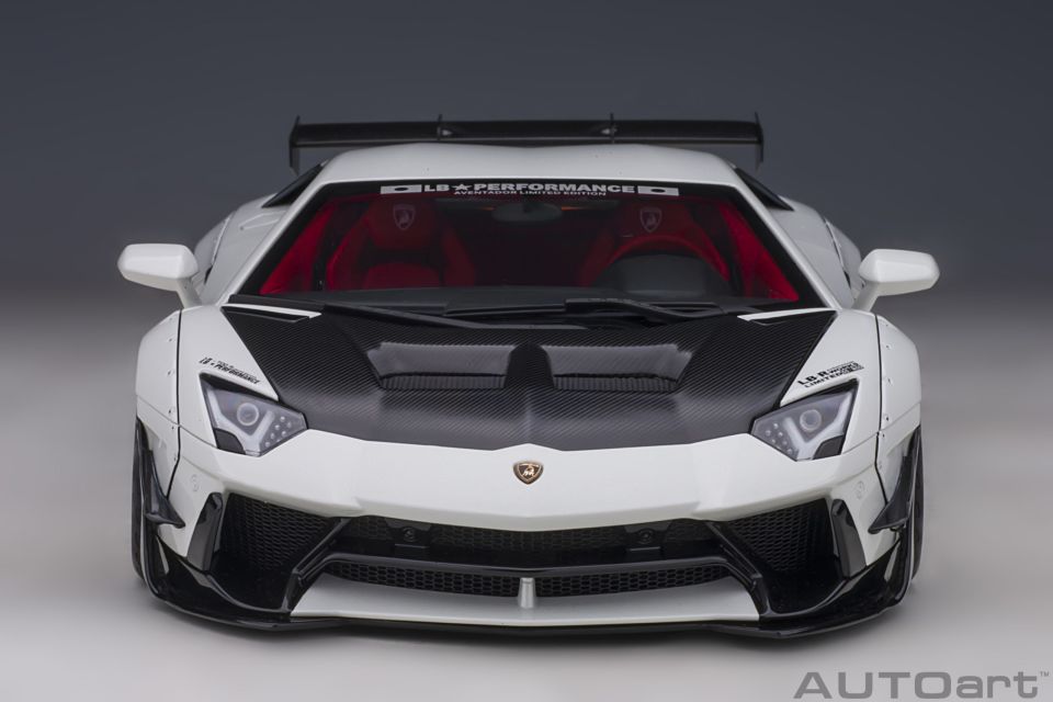 AUTOART LAMBORGHINI LIBERTY WALK AVENTADOR LMTD 1:18 (79241)
