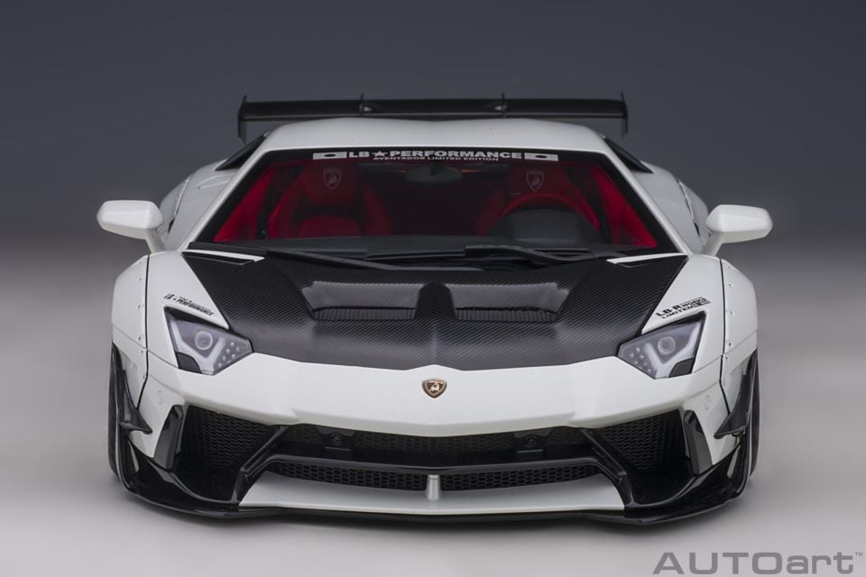 AUTOART LAMBORGHINI LIBERTY WALK AVENTADOR LMTD 1:18 (79241)