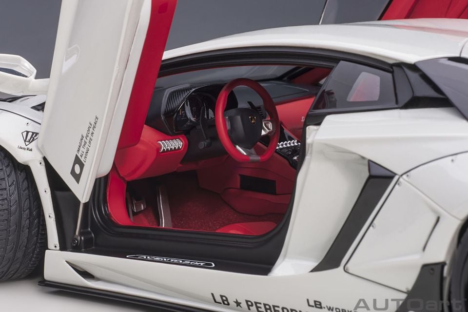 AUTOART LAMBORGHINI LIBERTY WALK AVENTADOR LMTD 1:18 (79241)