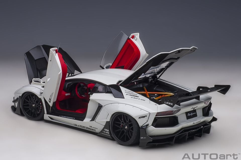 AUTOART LAMBORGHINI LIBERTY WALK AVENTADOR LMTD 1:18 (79241)