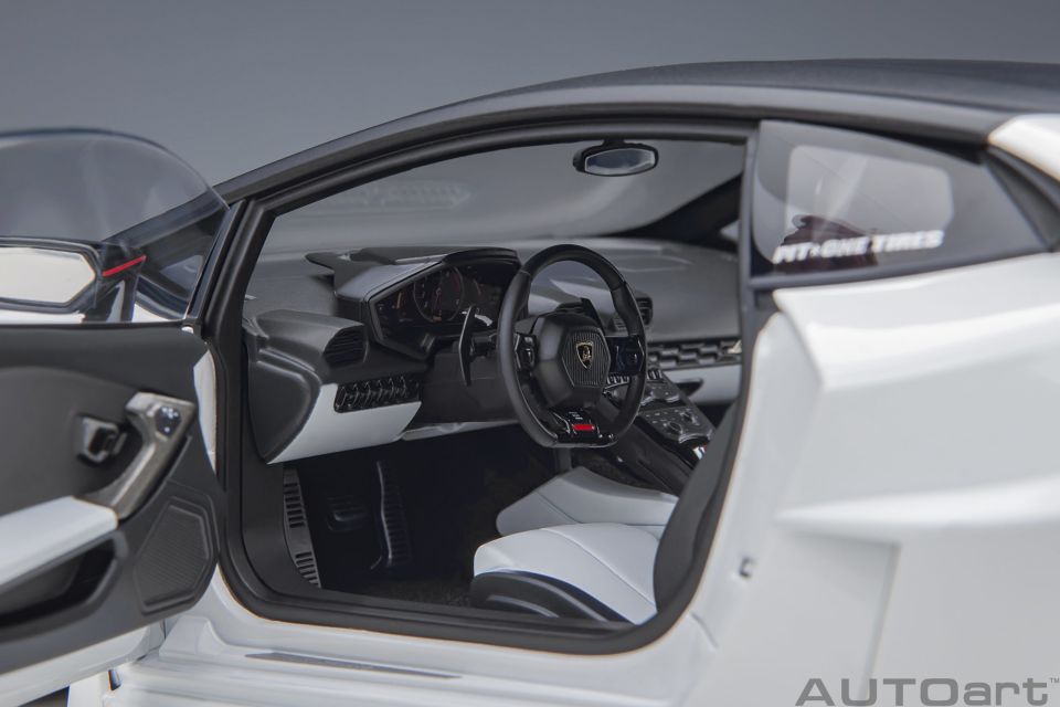 AUTOART  LAMBORGHINI LIBERTY WALK HURACAN GT 1:18 (79125)