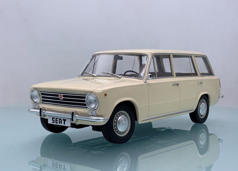 TRIPLE 9 SEAT 124 FAMİLİAR CREAM 1968 1:18 (1800225)