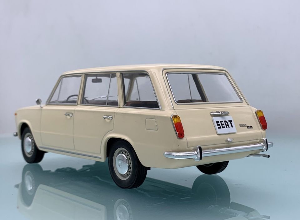 TRIPLE 9 SEAT 124 FAMİLİAR CREAM 1968 1:18 (1800225)
