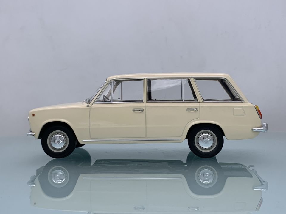 TRIPLE 9 SEAT 124 FAMİLİAR CREAM 1968 1:18 (1800225)