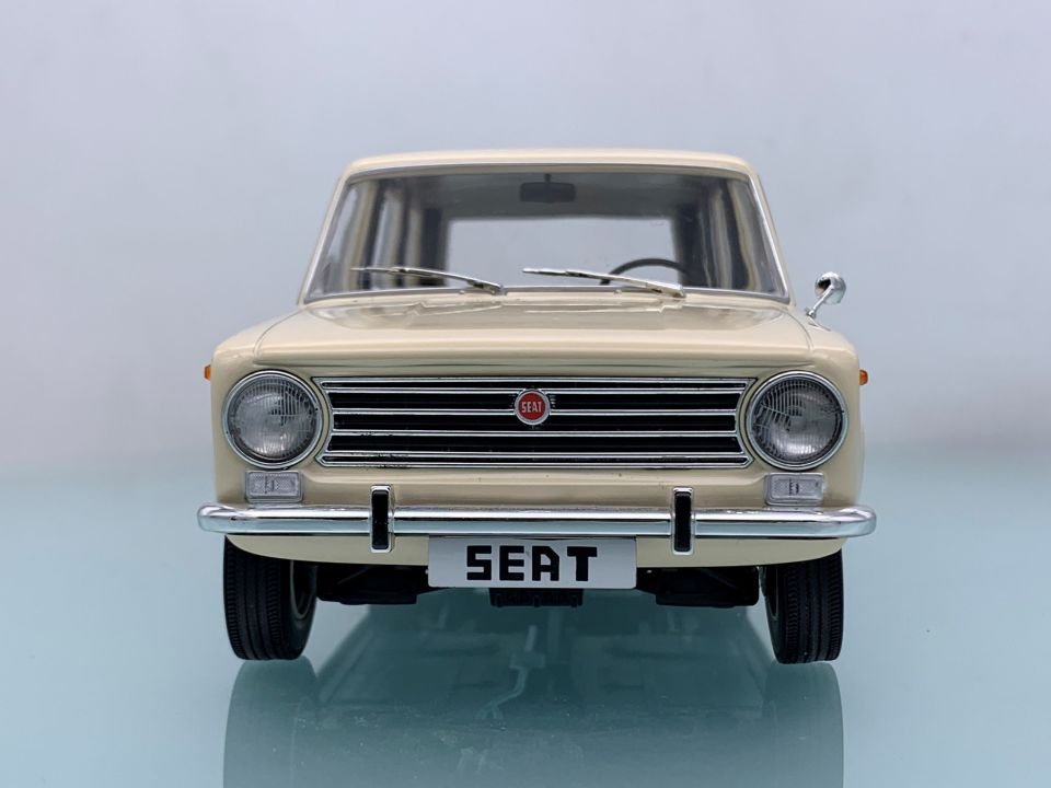 TRIPLE 9 SEAT 124 FAMİLİAR CREAM 1968 1:18 (1800225)