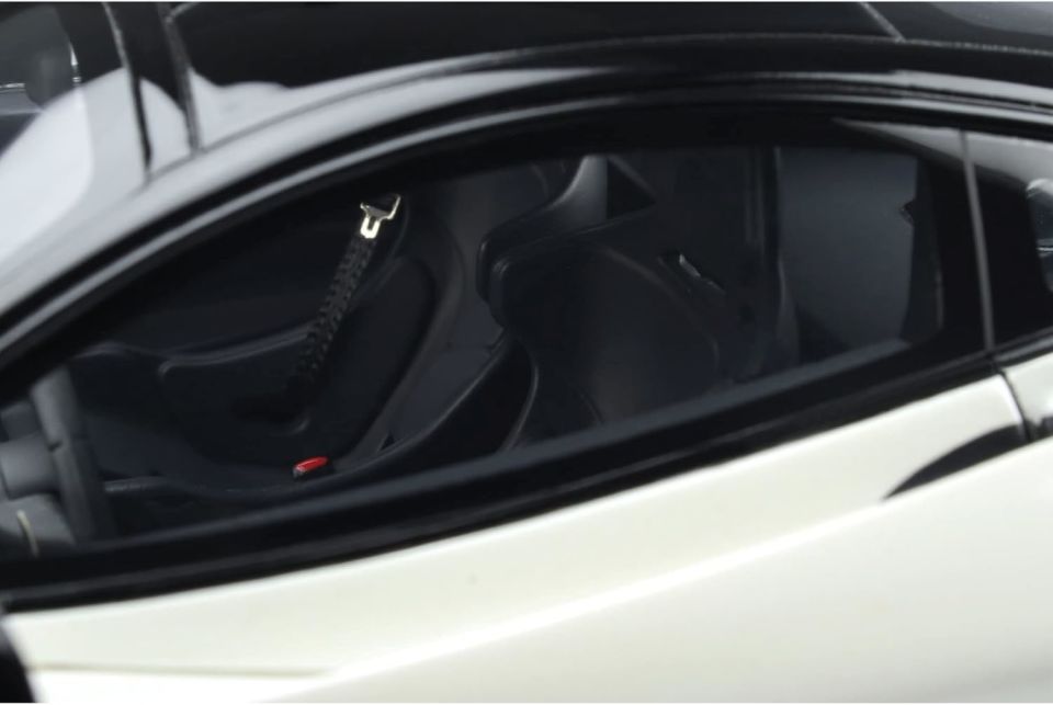 GT SPIRIT MCLAREN 765 LT 1:18 (GT861)