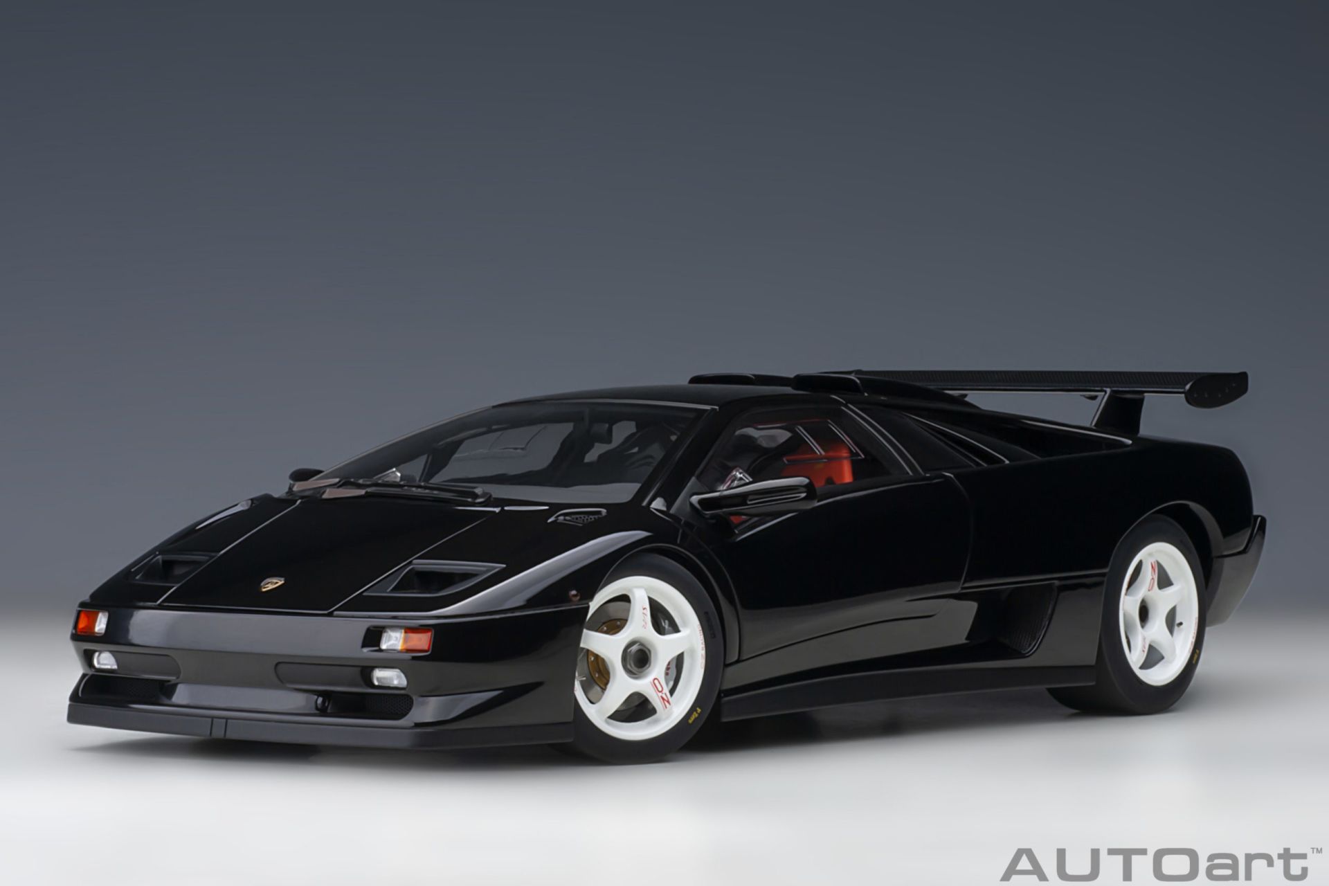 1:18 Autoart Lamborghini Diablo SV-R (Deep Black)