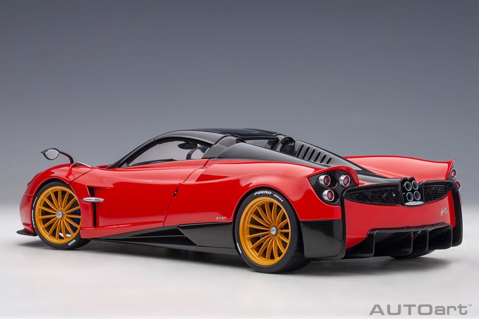 1:18  Autoart Pagani Huayra Roadster