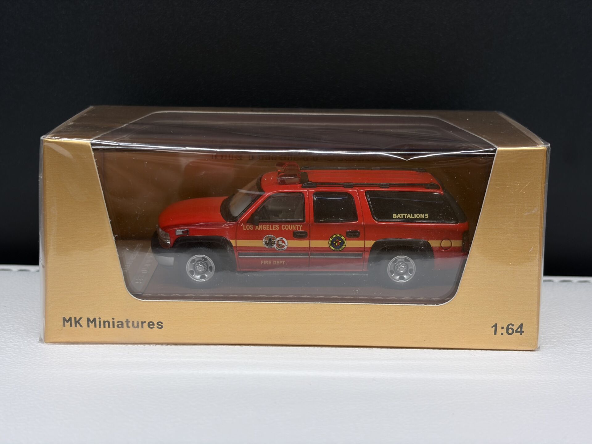 MK MINIATURES CHEVROLET SUBURBAN FIRE DEPARTMEN 1:64