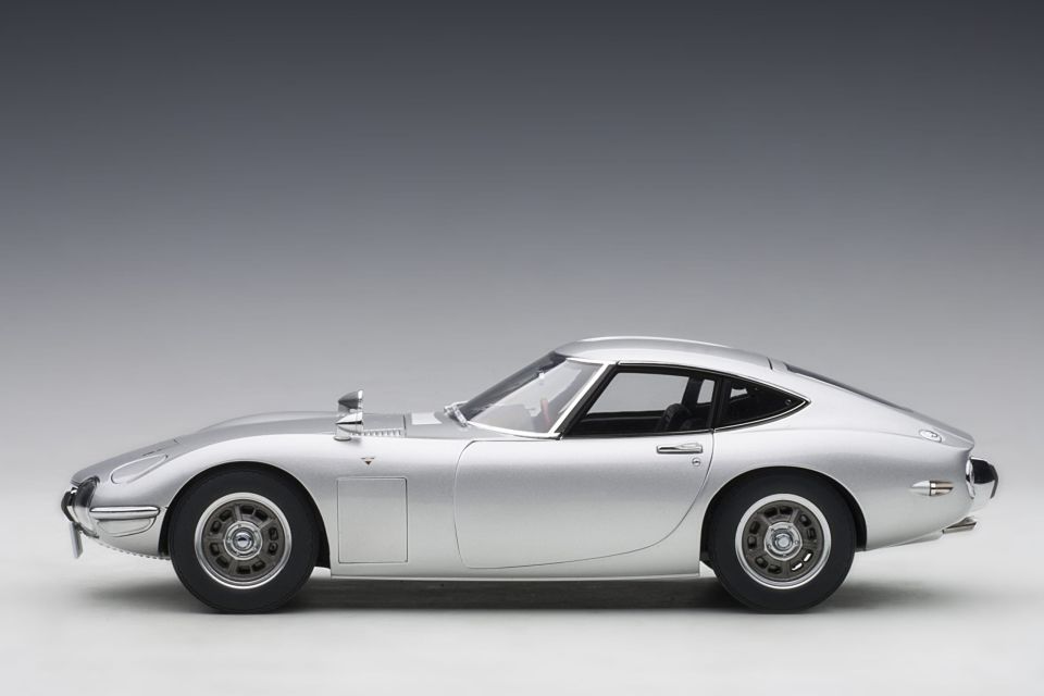 AUTOART TOYOTA 2000 GT 1:18 (78752)