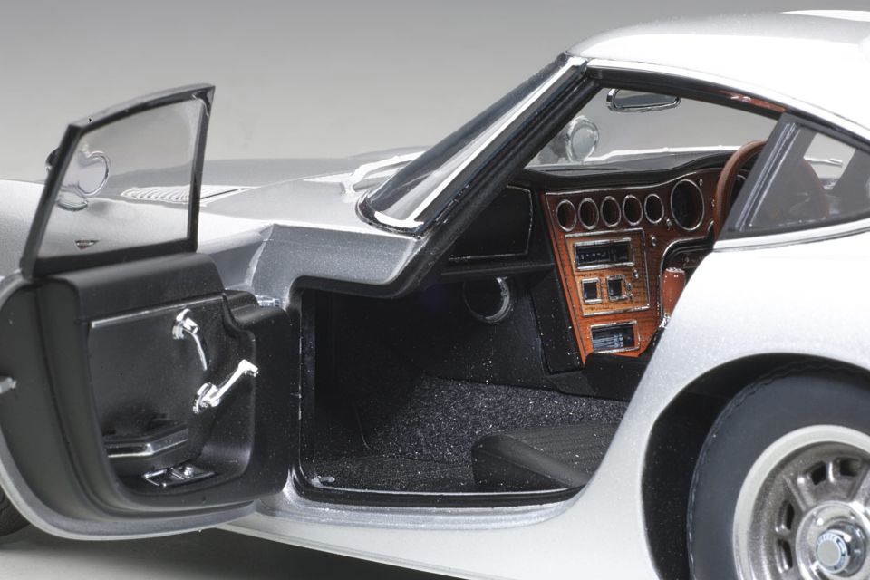 AUTOART TOYOTA 2000 GT 1:18 (78752)