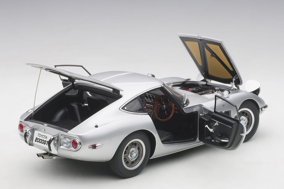 AUTOART TOYOTA 2000 GT 1:18 (78752)