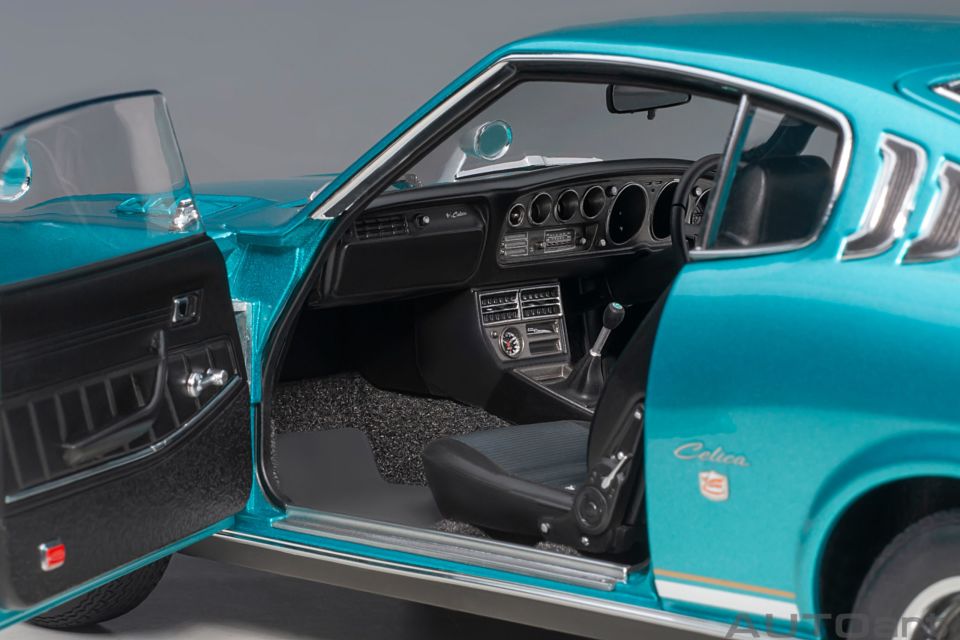 AUTOART TOYOTA CELICA LIFTBACK 2000GT 1:18 (78767)