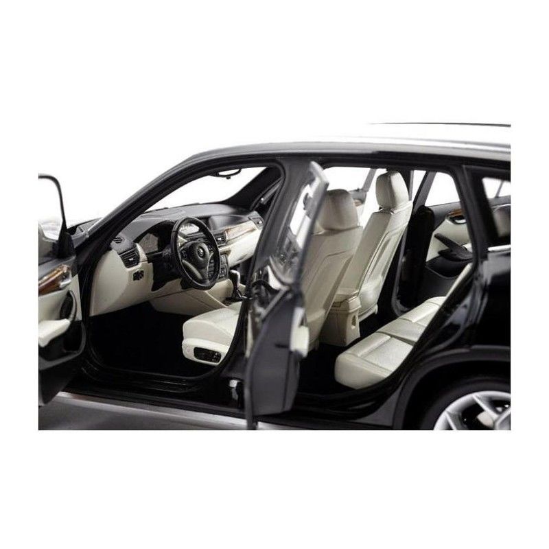 KYOSHO BMW X1 (08791BK) 1:18