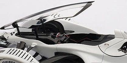 AUTOART RED BULL X2010 WHITE 1:18