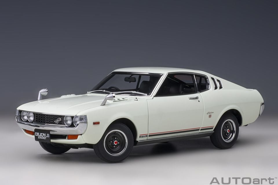 AUTOART TOYOTA CELICA LIFTBACK 2000GT (RA25) 1973 1:18 (78766)