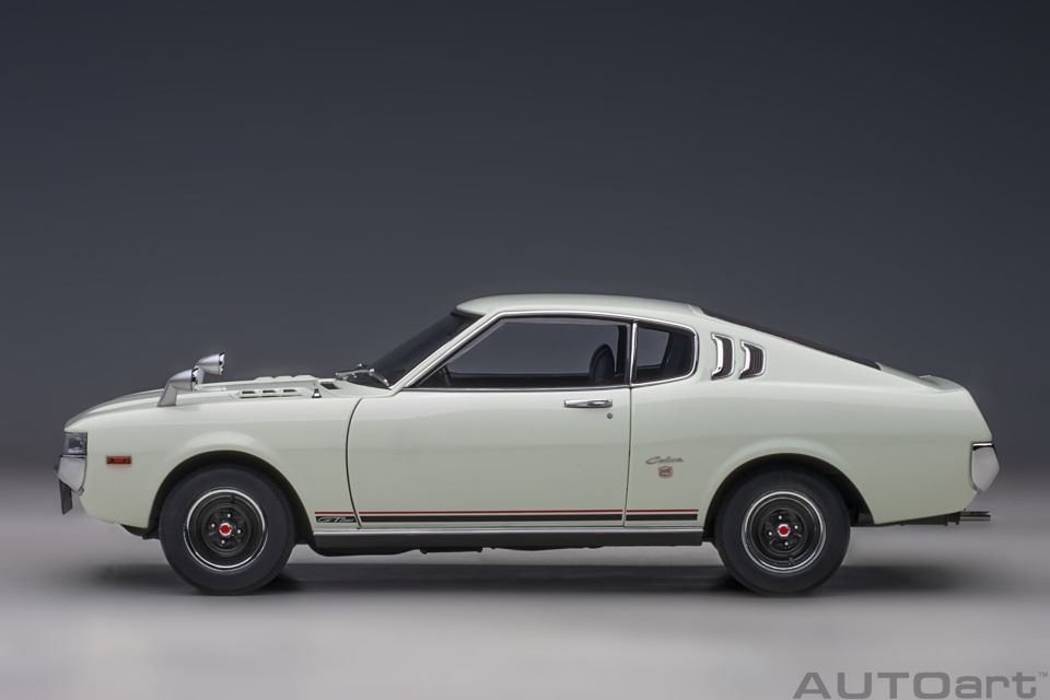 AUTOART TOYOTA CELICA LIFTBACK 2000GT (RA25) 1973 1:18 (78766)