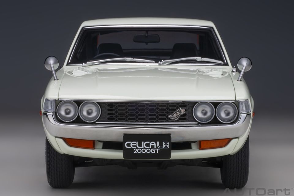 AUTOART TOYOTA CELICA LIFTBACK 2000GT (RA25) 1973 1:18 (78766)