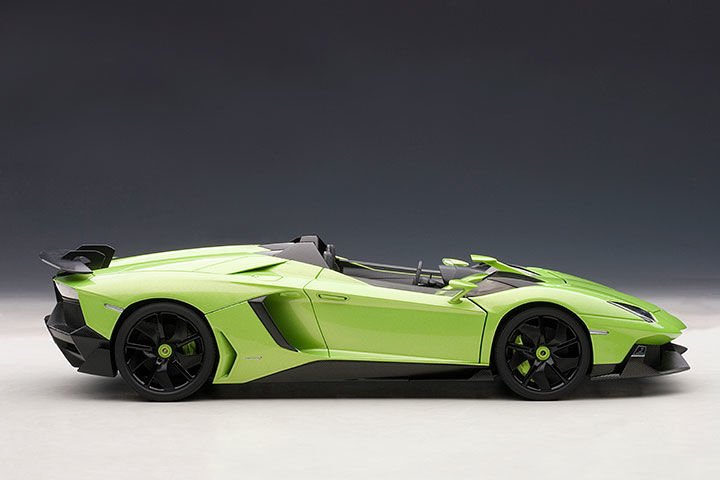 AUTOART LAMBORGHINI AVENTADOR J GREEN 1:18 (74677)