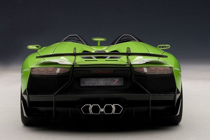 AUTOART LAMBORGHINI AVENTADOR J GREEN 1:18 (74677)
