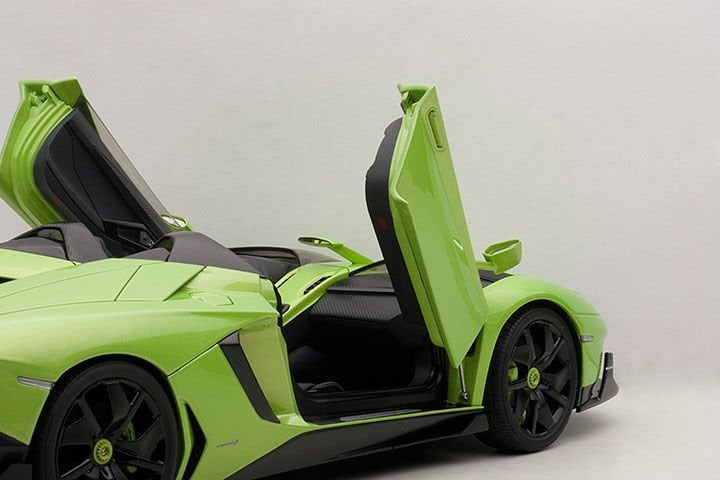AUTOART LAMBORGHINI AVENTADOR J GREEN 1:18 (74677)