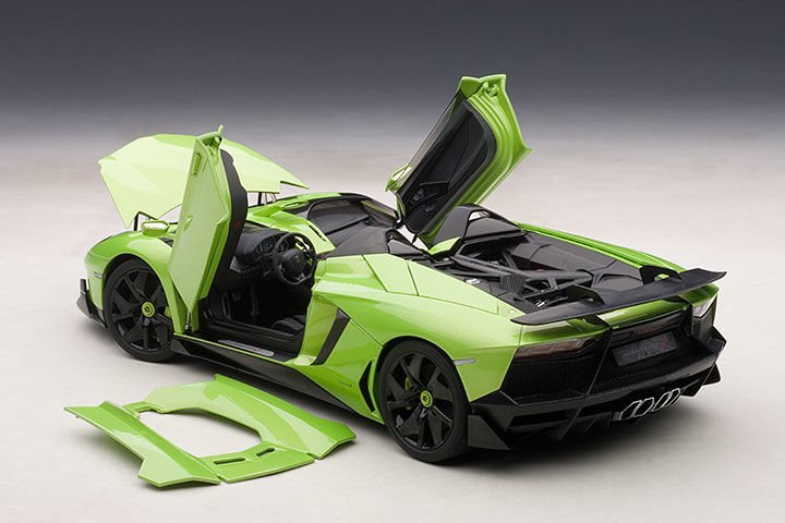 AUTOART LAMBORGHINI AVENTADOR J GREEN 1:18 (74677)