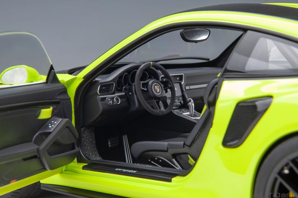 AUTOART PORSCHE 911 GT2 RS 1:18