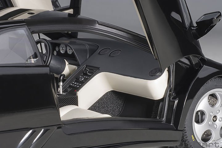 AUTOART LAMBORGHINI DIABLO SE30 DEEP BLACK METALLIC 1:18 (79159)