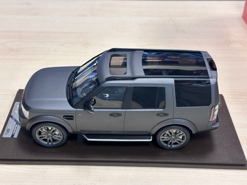 MOTORHELİX LAND ROVER DISCOVERY 4 1:18