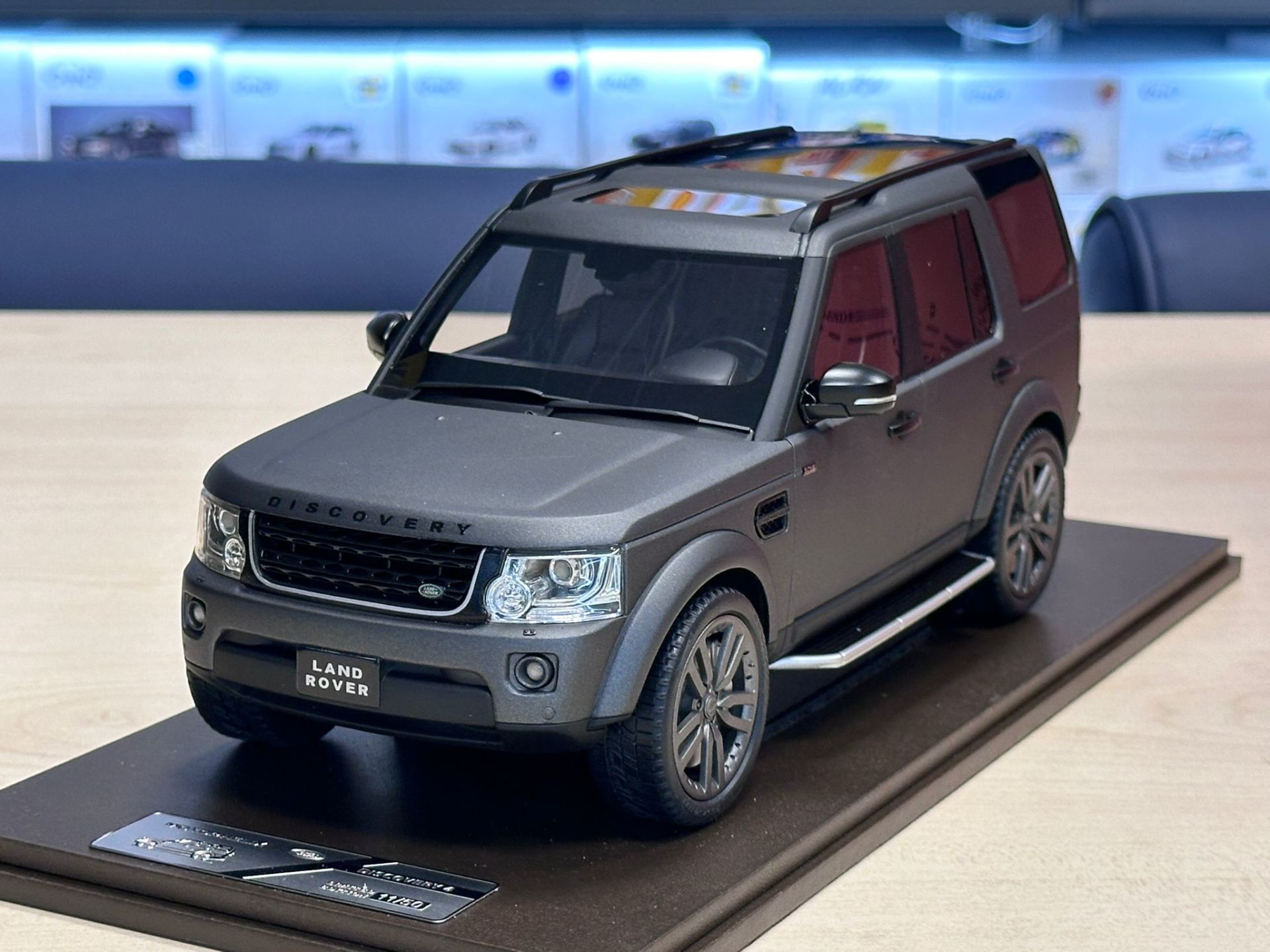 MOTORHELİX LAND ROVER DISCOVERY 4 1:18