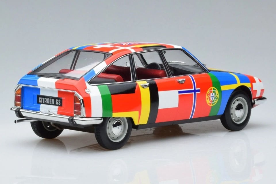 NOREV CITROEN GS FLAGS DRAPEAUX 1972 1:18