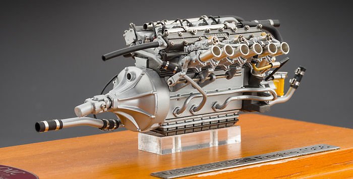 CMC Maserati 300S Vitrinli Motor