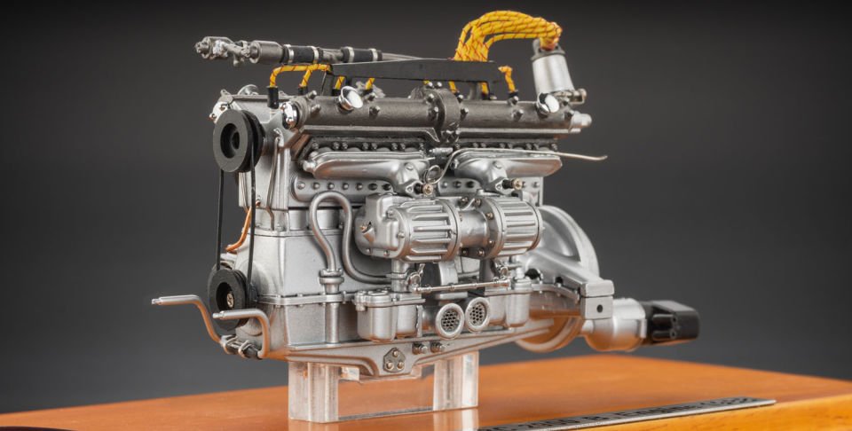 CMC Alfa Romeo 8C 2900 B 1938 Vitrinli Motor