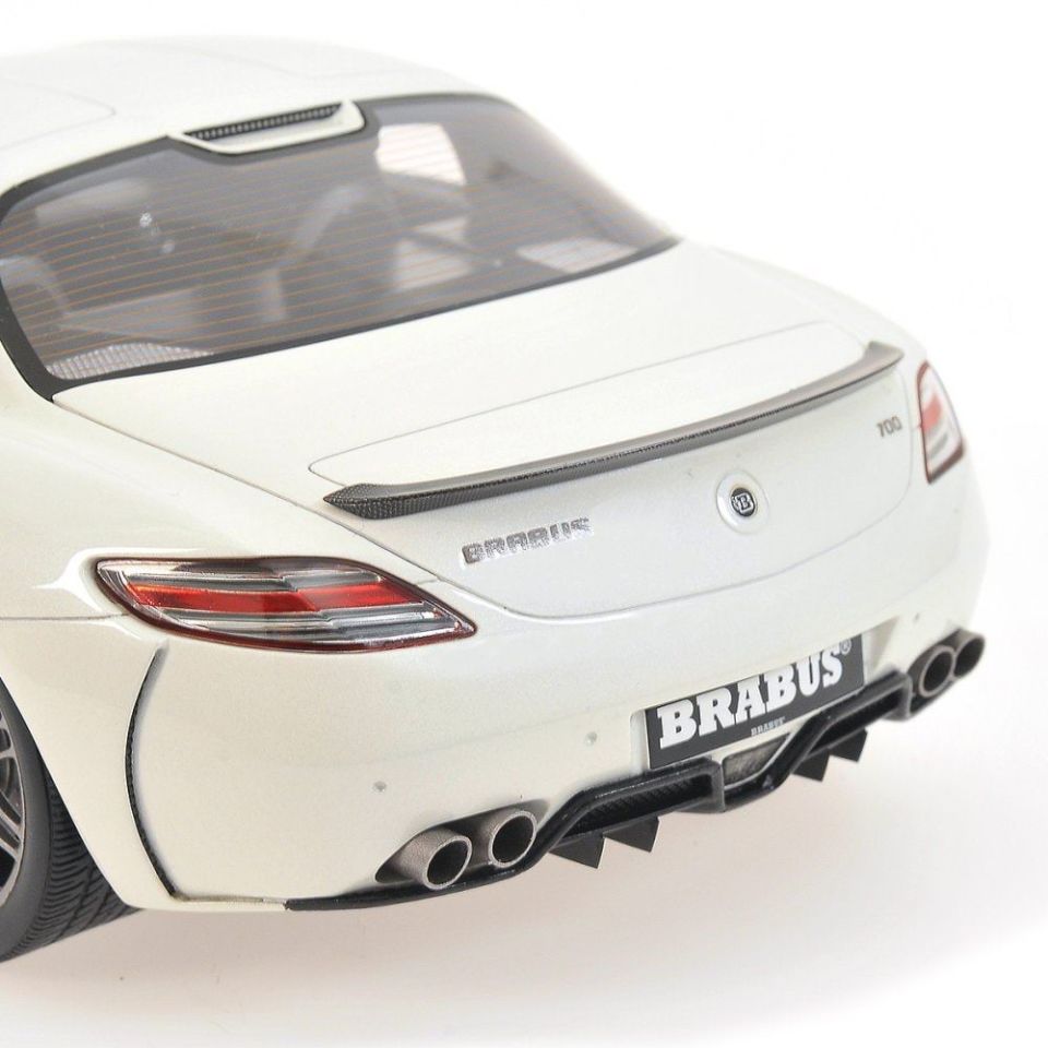 MINICHAMPS MERCEDES BRABUS 700 BITURBO ROADSTER 2013 (107032130) 1:18