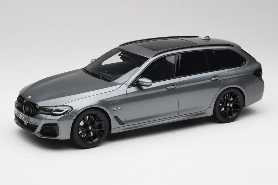 Gt Spirit BMW 530E M Sport Touring 2023 1:18 (GT485)