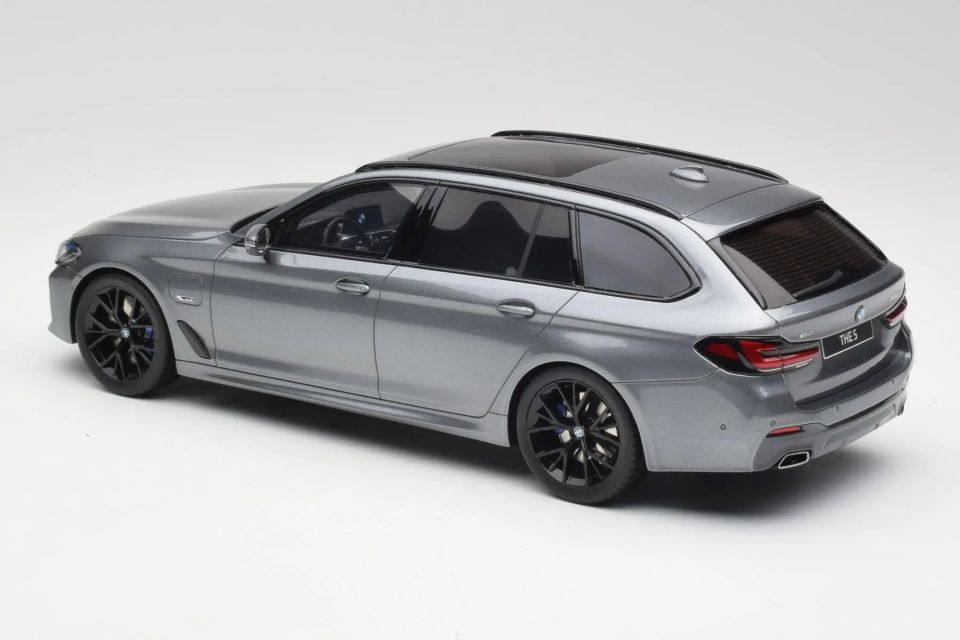 Gt Spirit BMW 530E M Sport Touring 2023 1:18 (GT485)