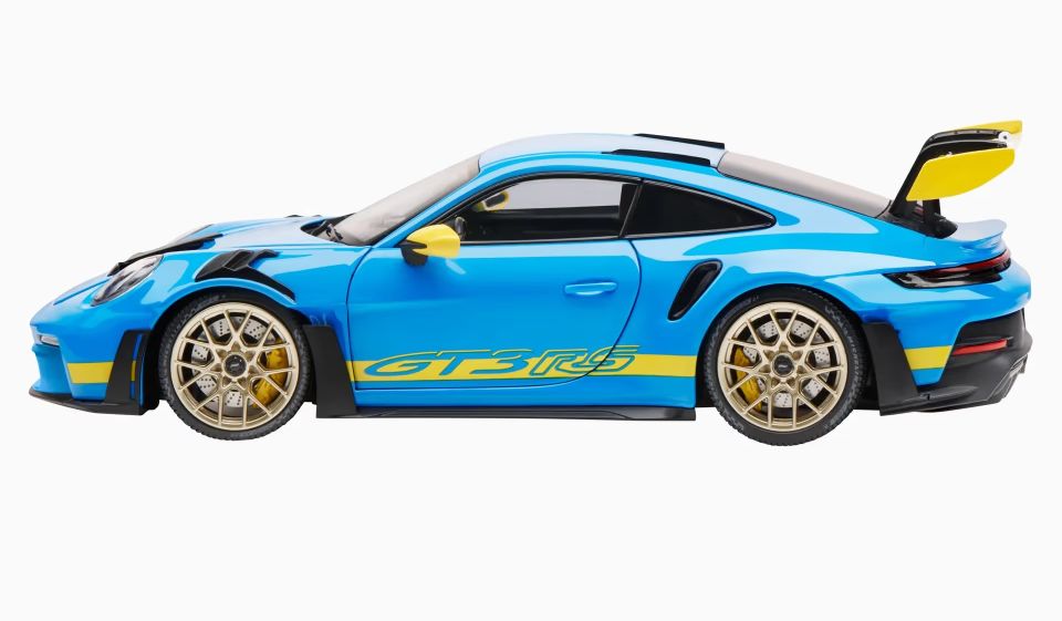 SPARK Porsche 911 992 GT3 RS Coupe 2023 1:18