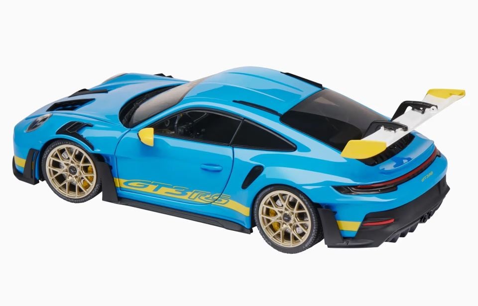 Spark Porsche 911 992 GT3 RS Coupe 2023 1:18