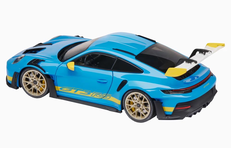 SPARK Porsche 911 992 GT3 RS Coupe 2023 1:18